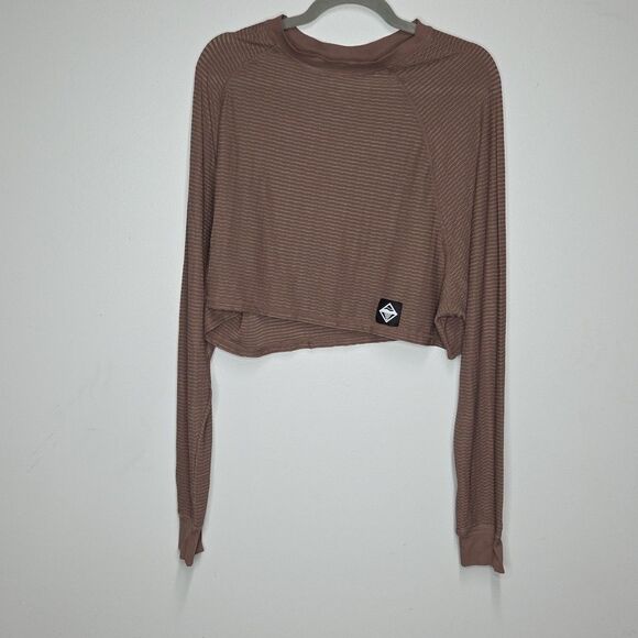 Lakes And Grapes Womens Mesh Stretchy Cropped Long Sleeve Shirt Sz L EUC - Picture 4 of 7